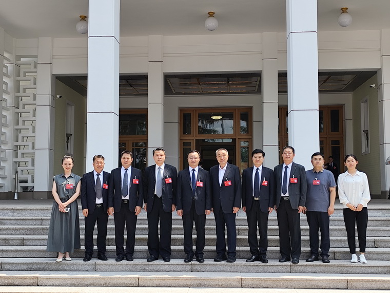文联代表合影图片.jpg
