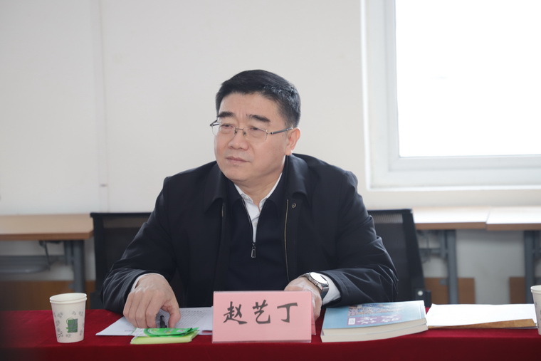 省作协党组书记、副主席赵艺丁讲话.jpg
