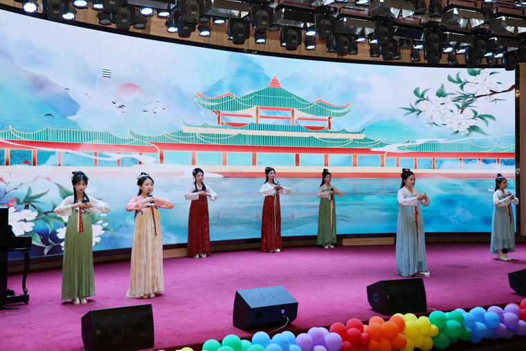 朗诵《如果没有李白》 (2).jpg